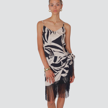Carica l&#39;immagine nel visualizzatore di Gallery, Tensione in mini gonna pareo con frange 100% viscosa Art SS251218
