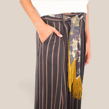 Carica l'immagine nel visualizzatore di Gallery, Dixie pantalone marrone palazzo gessato elastico retro cintura foulard  100% viscosa Art PDTP2EBA
