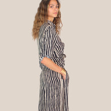 Carica l'immagine nel visualizzatore di Gallery, Haveone camicia coreana over rigata 100% viscosa Art CMA-Q404

