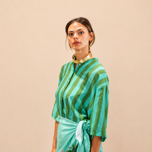 Carica l'immagine nel visualizzatore di Gallery, Tensione in camicia over rigata 78% cotone 22% seta Art 40008
