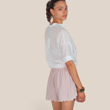 Carica l'immagine nel visualizzatore di Gallery, Haveone shorts ricamo rose elastico vita 59% viscosa 12% lino Art PVS-Q641
