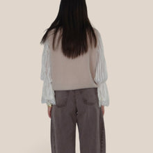 Carica l'immagine nel visualizzatore di Gallery, Philia Loft gilet inserti pizzo alpaca Art D03E0284
