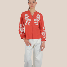Carica l'immagine nel visualizzatore di Gallery, Philia Loft camicia con ricamo 100% cotone Art D02N0819
