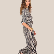 Carica l'immagine nel visualizzatore di Gallery, Haveone camicia coreana over rigata 100% viscosa Art CMA-Q404
