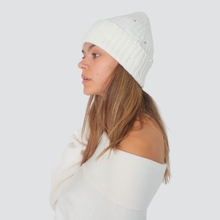 Carica l'immagine nel visualizzatore di Gallery, Vicolo berretto con rotture 40% viscosa 25% lana 5% cashmere Art 55185F
