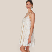 Carica l'immagine nel visualizzatore di Gallery, Susy Mix abito sangallo beige 83% tencell Art D2537W1
