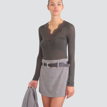 Carica l'immagine nel visualizzatore di Gallery, Haveone maglia scollo V con pizzo 81% viscosa 5% cashmere Art MMA-P217
