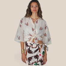 Carica l'immagine nel visualizzatore di Gallery, Tensione in camicia over mussola stampa scimmie 78% cotone 22% seta Art 39857

