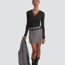 Carica l'immagine nel visualizzatore di Gallery, Haveone maglia scollo V con pizzo 81% viscosa 5% cashmere Art MMA-P217
