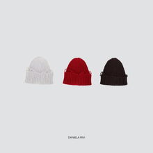 Carica l'immagine nel visualizzatore di Gallery, Vicolo berretto con rotture 40% viscosa 25% lana 5% cashmere Art 55185F
