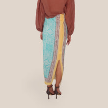 Carica l'immagine nel visualizzatore di Gallery, Tensione in gonna lunga foulard 100% viscosa Art PE260362
