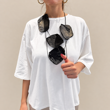 Carica l'immagine nel visualizzatore di Gallery, Philia Loft T-Shirt Oversize Con Collana Art R03L0349
