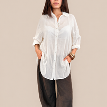 Carica l'immagine nel visualizzatore di Gallery, Tensione in camicia over voile 100% cotone Art F8021C35
