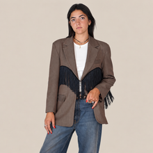 Carica l'immagine nel visualizzatore di Gallery, Vicolo blazer over con frange foderato 43% viscosa Art TAC1053
