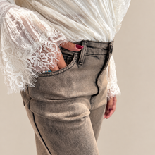Carica l'immagine nel visualizzatore di Gallery, Philia Loft jeans effetto sabbiato carrot 98% cotone Art D01E0146

