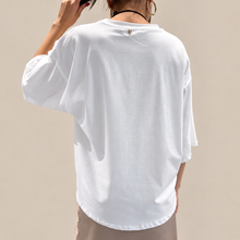 Carica l'immagine nel visualizzatore di Gallery, Philia Loft T-Shirt Oversize Con Collana Art R03L0349

