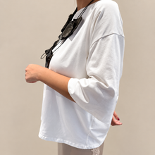 Carica l'immagine nel visualizzatore di Gallery, Philia Loft T-Shirt Oversize Con Collana Art R03L0349
