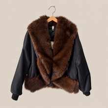 Carica l'immagine nel visualizzatore di Gallery, Tensione in Bomber Pelliccia Verde Militare Art FW260002
