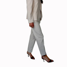 Carica l'immagine nel visualizzatore di Gallery, Tensione in pantalone sigaretta punto milano elastico retro 62% viscosa Art 26P4441 ( blazer Art 26B4442 )
