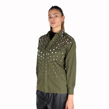 Carica l'immagine nel visualizzatore di Gallery, Tensione in camicia militare con applicazioni 100% cotone Art 37371
