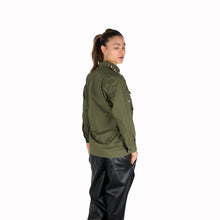 Carica l'immagine nel visualizzatore di Gallery, Tensione in camicia militare con applicazioni 100% cotone Art 37371

