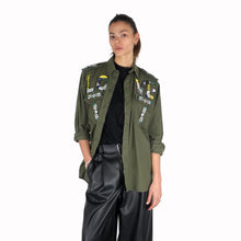 Carica l'immagine nel visualizzatore di Gallery, Tensione in camicia militare scritta LOVE applicazioni 100% cotone Art 37355
