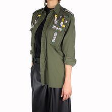 Carica l'immagine nel visualizzatore di Gallery, Tensione in camicia militare scritta LOVE applicazioni 100% cotone Art 37355
