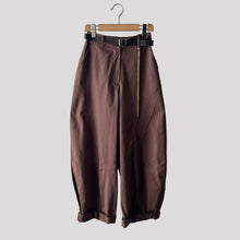 Carica l'immagine nel visualizzatore di Gallery, Haveone pantalone baloon con cintura e catena 100% cotone Art PVS-Q169
