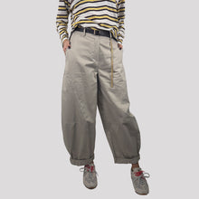 Carica l'immagine nel visualizzatore di Gallery, Haveone pantalone baloon con cintura e catena 100% cotone Art PVS-Q169
