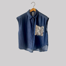 Carica l'immagine nel visualizzatore di Gallery, Tensione in camicia over leggera smanicata taschino paillettes Art S26CE19
