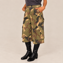 Carica l'immagine nel visualizzatore di Gallery, Tensione bermuda cargo camouflage 100% cotone Art LR682
