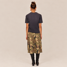 Carica l'immagine nel visualizzatore di Gallery, Tensione bermuda cargo camouflage 100% cotone Art LR682
