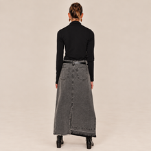 Carica l'immagine nel visualizzatore di Gallery, Tensione in gonna denim midi spacco retro con cintura 100% cotone Art W25G494
