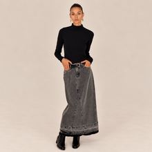 Carica l'immagine nel visualizzatore di Gallery, Tensione in gonna denim midi spacco retro con cintura 100% cotone Art W25G494

