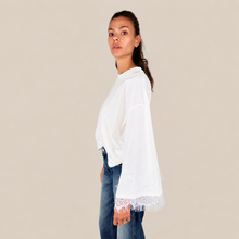 Carica l'immagine nel visualizzatore di Gallery, Vicolo t-shirt over manica ampia con pizzo 100% cotone Art RAC0359

