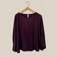 Carica l'immagine nel visualizzatore di Gallery, Tensione in blusa manica ampia 100% viscosa Art E655B22R
