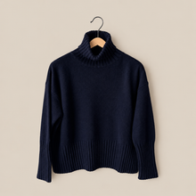 Carica l'immagine nel visualizzatore di Gallery, Tensione in maglia collo alto 100% lana Art WL938
