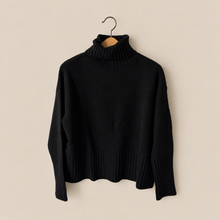 Carica l'immagine nel visualizzatore di Gallery, Tensione in maglia collo alto 100% lana Art WL938
