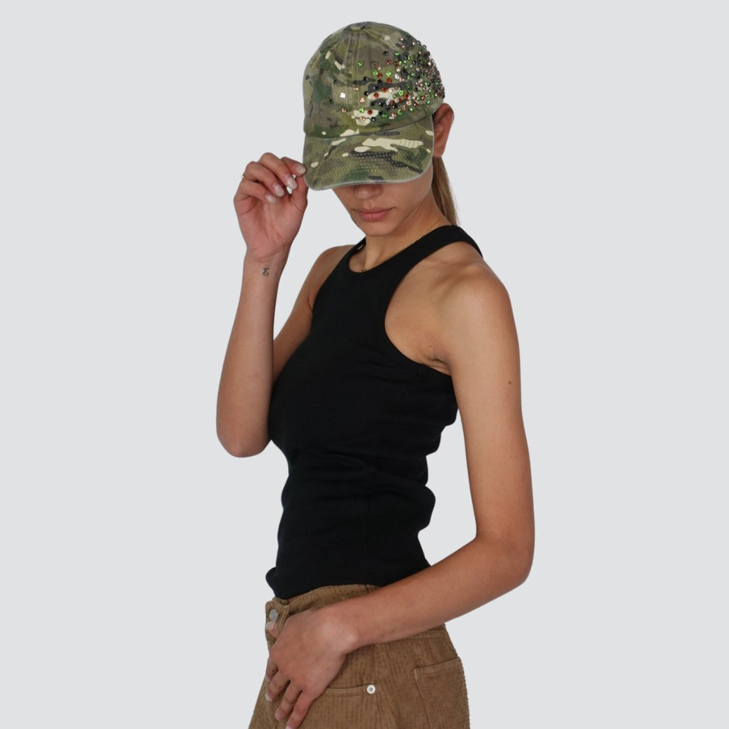 Tensione in canotta costina con cappellino camouflage con applicazioni 95% cotone Art 36445