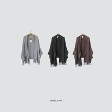 Carica l&#39;immagine nel visualizzatore di Gallery, Vicolo cardigan con frange 40% viscosa 25% lana 5% cashmere Art 22139F
