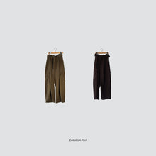 Carica l&#39;immagine nel visualizzatore di Gallery, Tensione in pantalone cargo elastico retro con cintura tasche laterali Art FW250036
