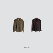 Carica l&#39;immagine nel visualizzatore di Gallery, Tensione in camicia over con taschino Art FW250038
