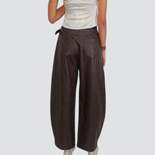 Carica l&#39;immagine nel visualizzatore di Gallery, Vicolo pantalone ecopelle balloon con cintura Art TF0709
