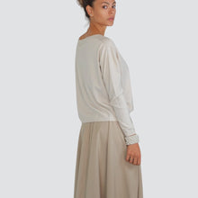 Carica l&#39;immagine nel visualizzatore di Gallery, Philia Loft maglia over burro con spilla 51% viscosa Art L01O0420
