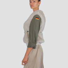 Carica l&#39;immagine nel visualizzatore di Gallery, Philia Loft eco-pelliccia con manica militare spilla e cintura Art D01E0598
