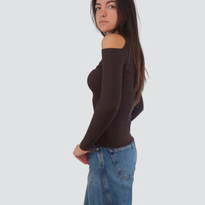 Vicolo maglia aderente a costina cut out 70% viscosa Art 22185F
