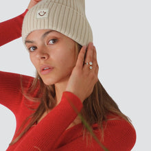 Carica l'immagine nel visualizzatore di Gallery, Susy Mix cuffia con smile 25% angora Art HAT0914
