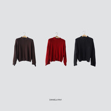 Carica l'immagine nel visualizzatore di Gallery, Vicolo maglia over con spallini 40% viscosa 25% lana 5% cashmere Art 55193F
