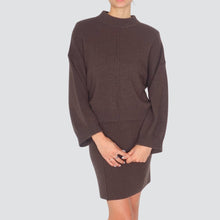 Carica l'immagine nel visualizzatore di Gallery, Vicolo maglia over con spallini 40% viscosa 25% lana 5% cashmere Art 55193F
