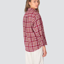 Carica l'immagine nel visualizzatore di Gallery, Haveone camicia over applicazione strass 65% cotone spacchi laterali Art CVI-P156
